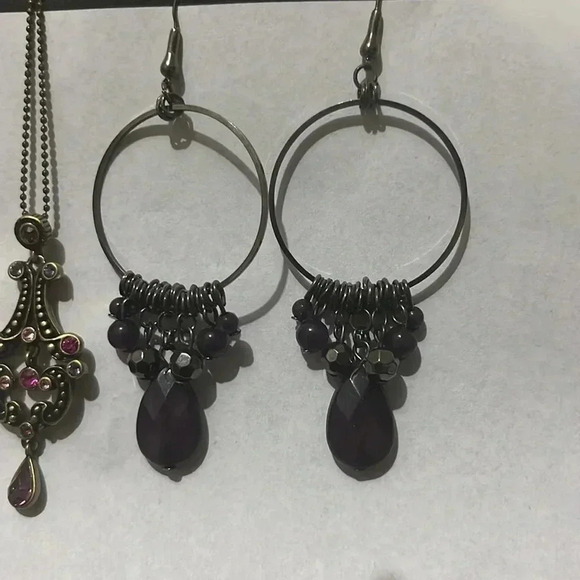 Chandler earrings. Dangling bead earrings and a pink/ purple chandler necklace - Picture 4 of 4